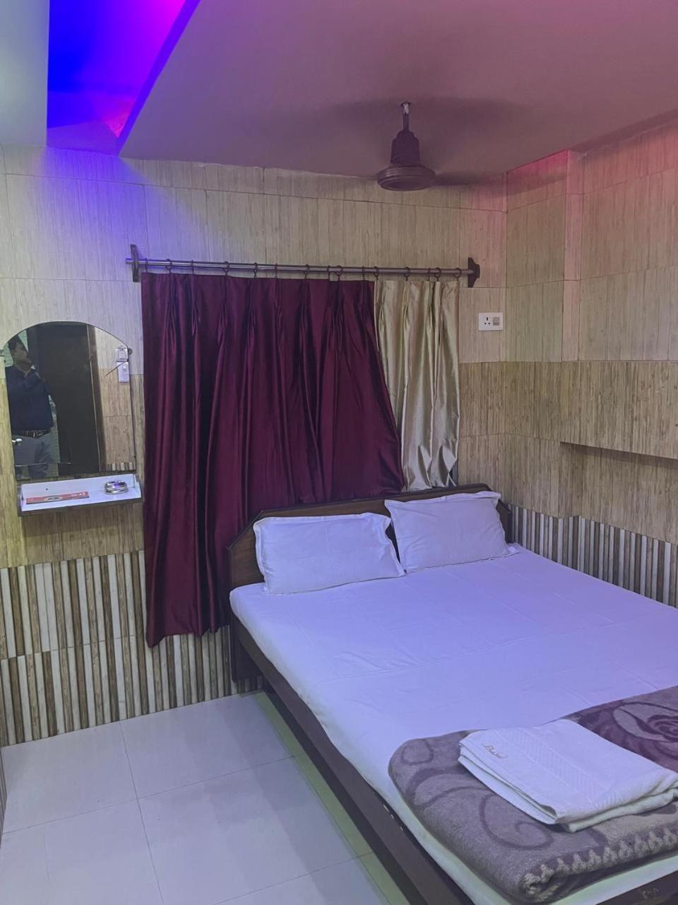 Lodge Babul Kolkata Exterior photo